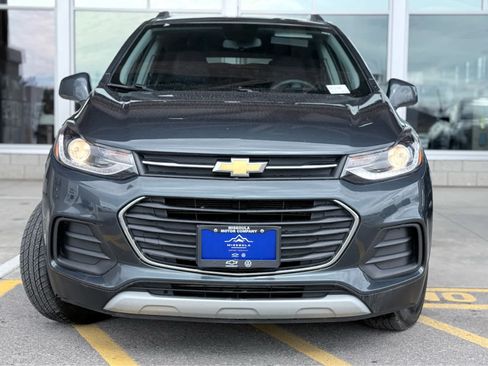 Used 2022 Chevrolet Trax LT w/ LT Convenience Package image 3