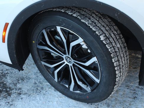 New 2026 Toyota Crown XLE image 9