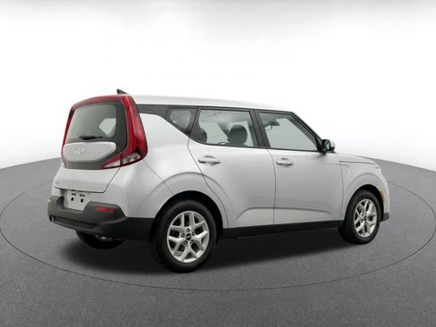 Used 2025 Kia Soul LX w/ LX Technology Package FWD image 9