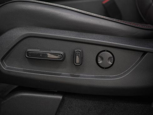 Used 2025 Honda Pilot Black Edition image 32