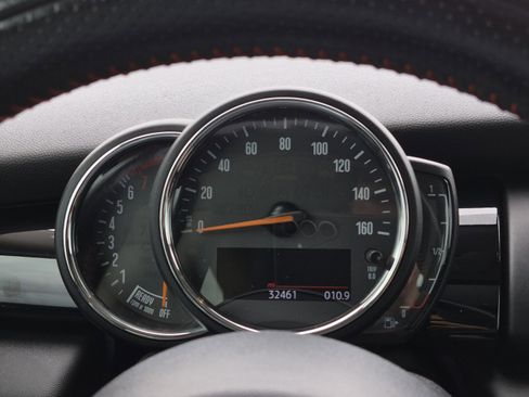 Used 2020 MINI Cooper S w/ Premium Package image 11