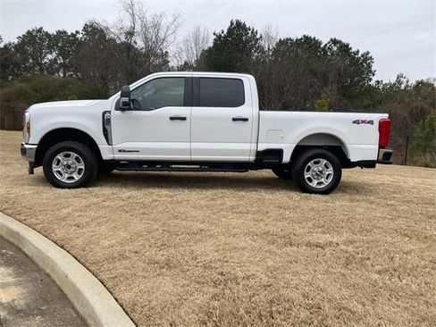 Used 2025 Ford F250 XLT image 7