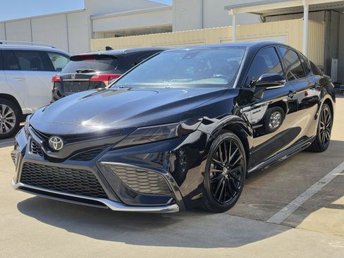 Used 2021 Toyota Camry XSE image 17