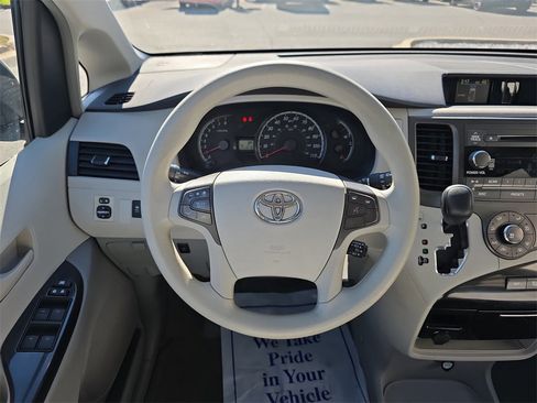 Used 2011 Toyota Sienna LE image 15