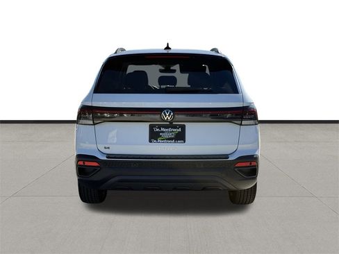 New 2026 Volkswagen Taos SE image 6