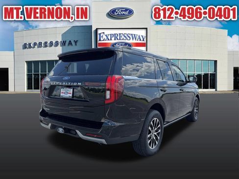 Used 2025 Ford Expedition Platinum AWD/4WD image 7