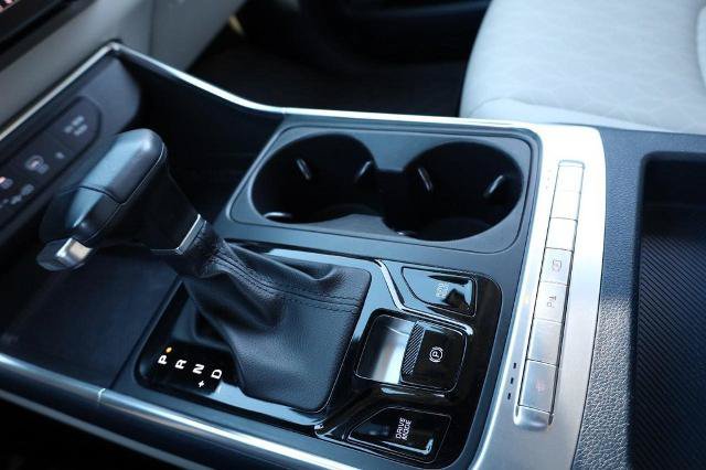 Used 2025 Kia Carnival EX FWD image 18