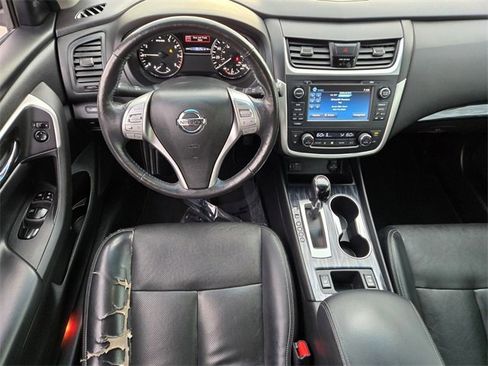 Used 2016 Nissan Altima 2.5 SL w/ 2.5 Technology Package image 12