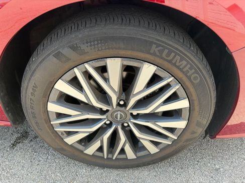 Used 2025 Nissan Altima 2.5 SV FWD image 33
