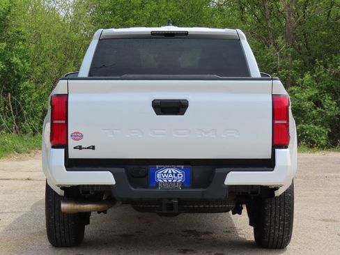 Used 2025 Toyota Tacoma TRD Sport AWD/4WD image 17