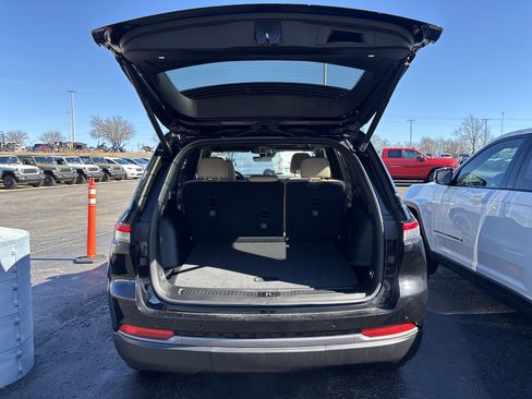 New 2026 Jeep Grand Cherokee Limited AWD/4WD image 9