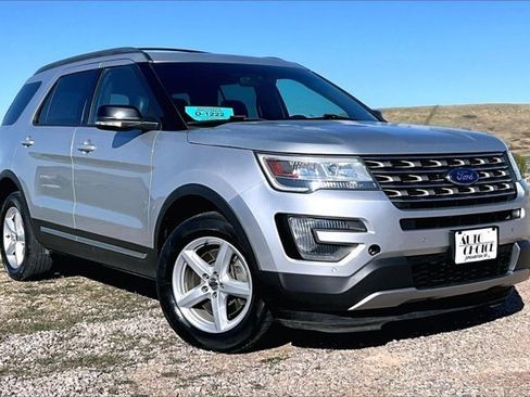 Used 2016 Ford Explorer XLT w/ Equipment Group 202A AWD/4WD image 3