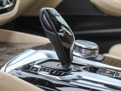 Certified 2023 BMW 530i w/ Premium Package image 22