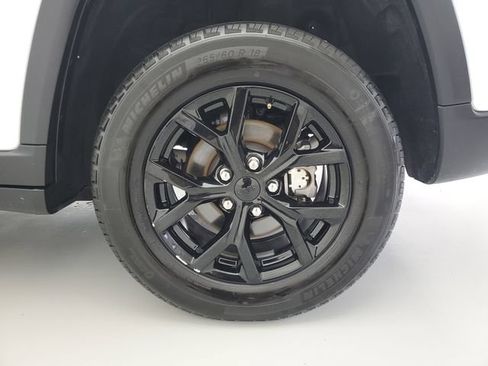 Used 2024 Jeep Grand Cherokee Altitude AWD/4WD image 11