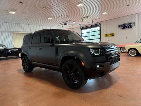 Used 2023 Land Rover Defender 110 image 6