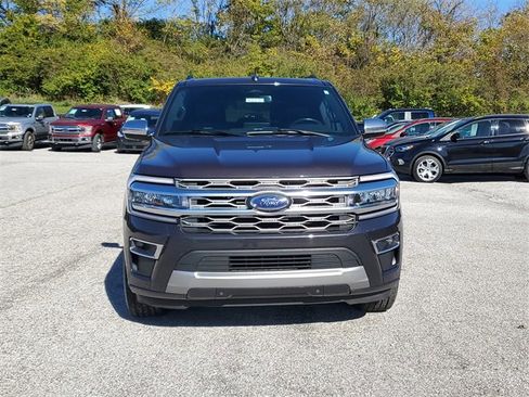 Used 2024 Ford Expedition Platinum image 2