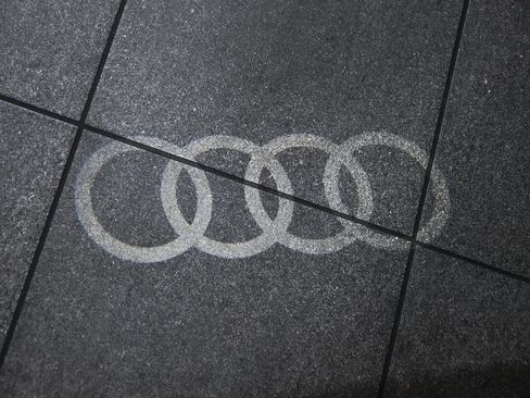 Used 2025 Audi Q7 3.0T Premium w/ Convenience Package image 16