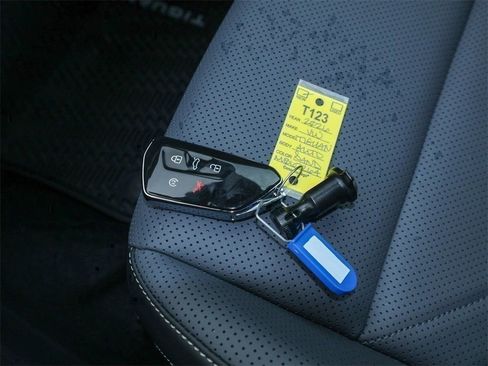 New 2026 Volkswagen Tiguan SE R-Line image 28