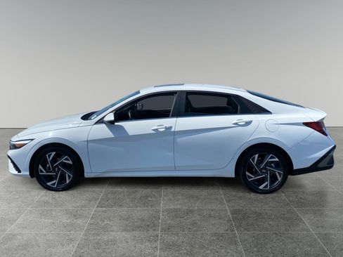 Used 2025 Hyundai Elantra SEL FWD image 2