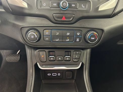 Used 2020 GMC Terrain SLE FWD image 23