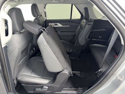 Used 2025 Ford Explorer Active w/ Active Comfort Package AWD/4WD image 34