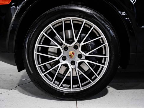 Used 2023 Porsche Cayenne Platinum Edition image 52