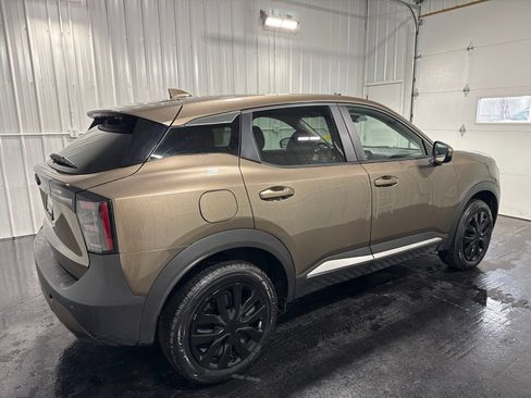 Used 2025 Nissan Kicks SV FWD image 3