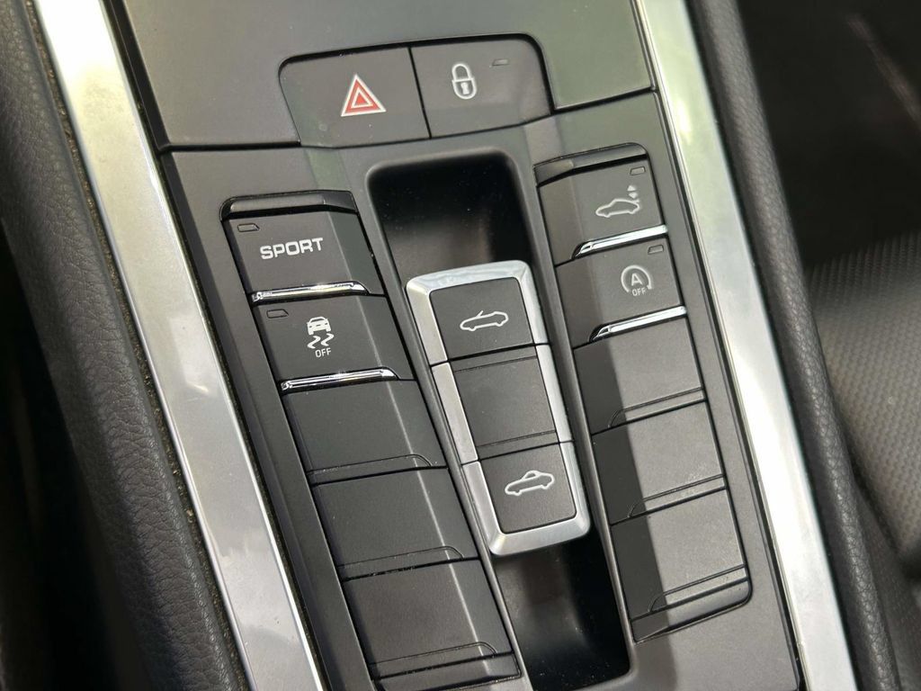 Used 2017 Porsche 718 Boxster RWD image 23