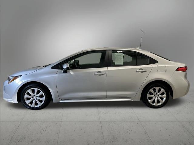 Used 2025 Toyota Corolla LE FWD image 2