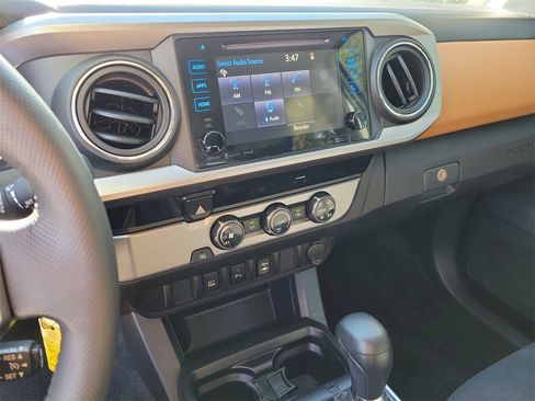 Used 2017 Toyota Tacoma SR5 w/ Tow Package image 23