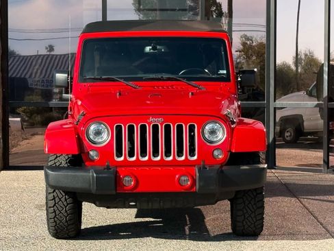 Used 2018 Jeep Wrangler Unlimited Sahara w/ Connectivity Group AWD/4WD image 21