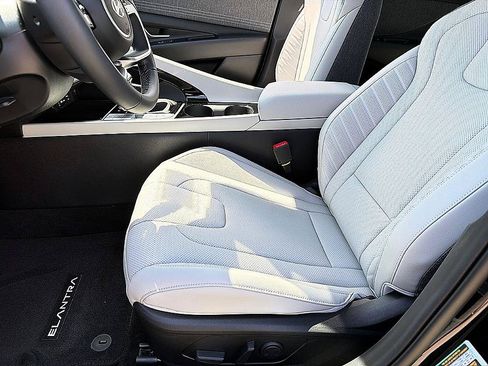 New 2026 Hyundai Elantra Limited FWD image 9