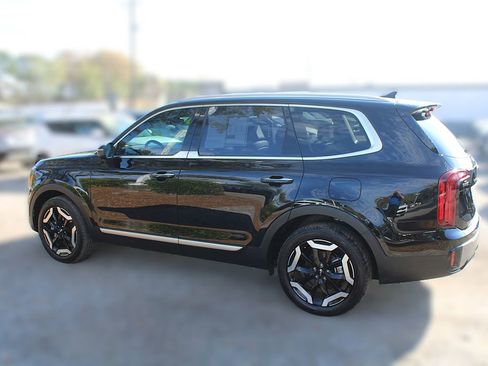 Used 2025 Kia Telluride S image 14