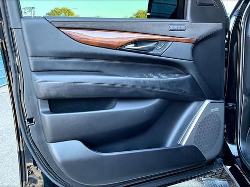 Used 2020 Cadillac Escalade Luxury image 20
