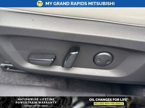 New 2026 Mitsubishi Outlander SE image 16