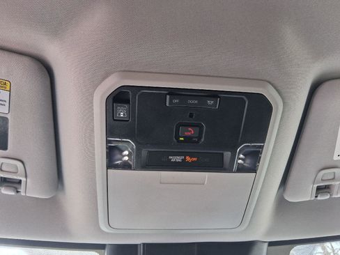 Used 2022 Toyota Tundra SR5 w/ SR5 Premium Package image 17