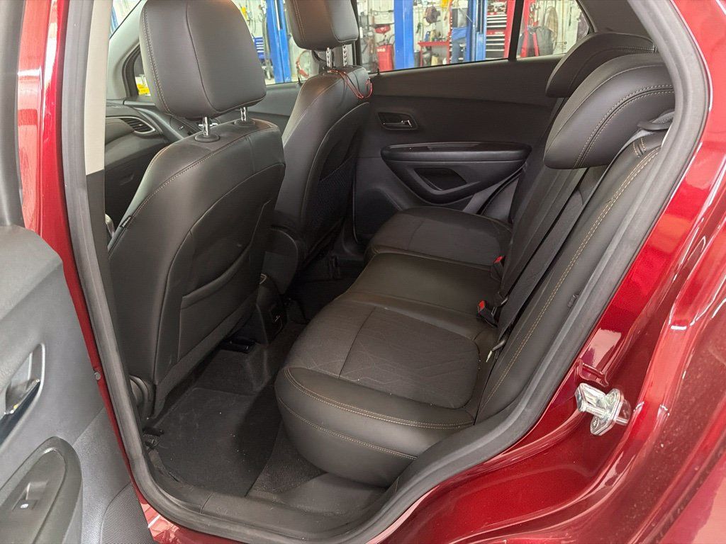 Used 2021 Chevrolet Trax LT w/ Driver Confidence Package AWD/4WD image 6