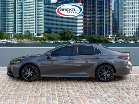 Used 2024 Toyota Camry SE image 8