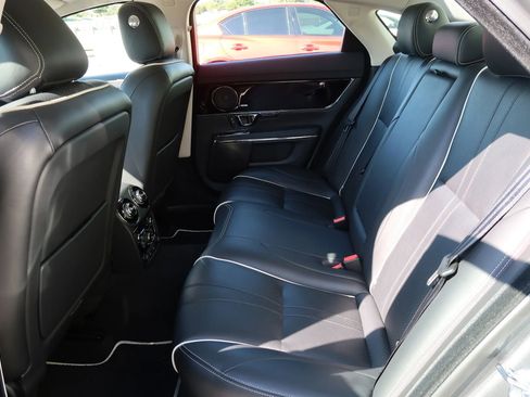 Used 2019 Jaguar XJ R-Sport RWD image 17