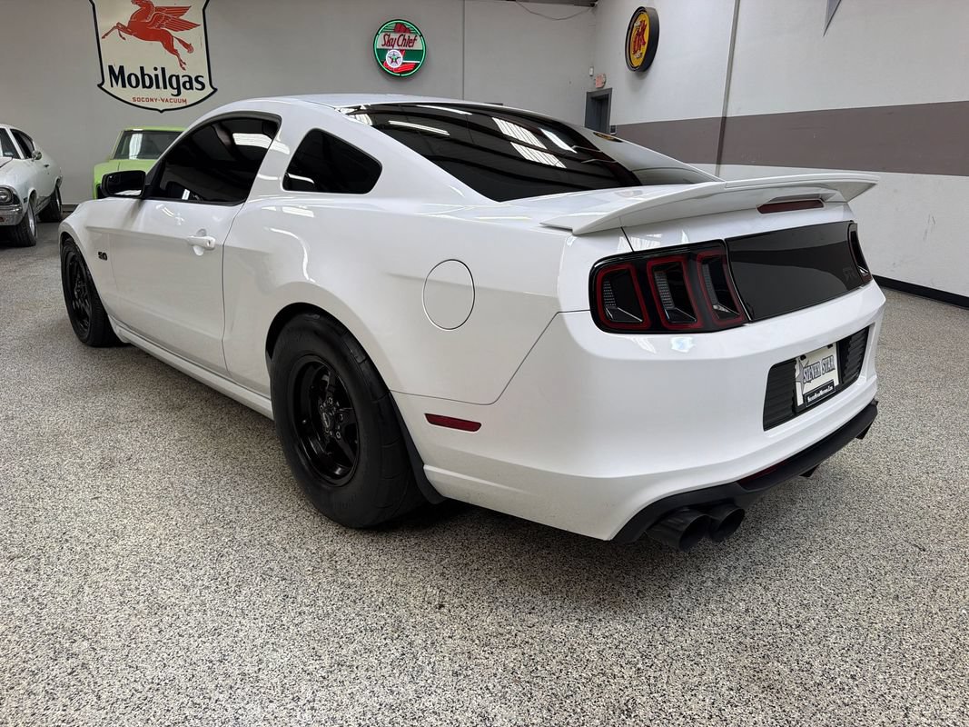 Used 2014 Ford Mustang GT RWD image 5
