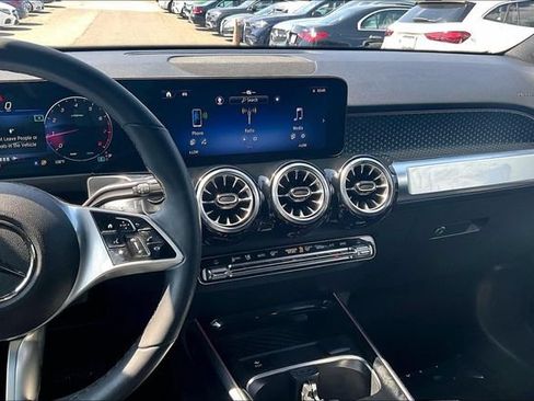 Used 2026 Mercedes-Benz GLB 250 4MATIC image 5