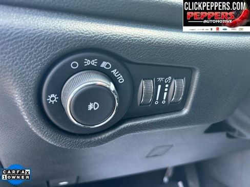Used 2026 Chrysler Pacifica Select AWD/4WD image 15