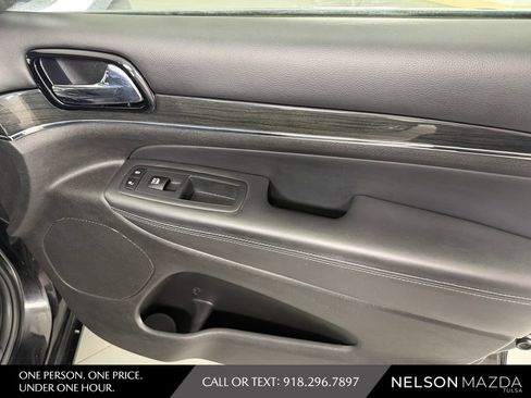 Used 2019 Jeep Grand Cherokee Overland RWD image 49