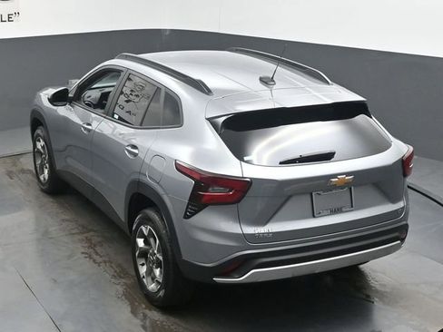 Used 2024 Chevrolet Trax LT w/ LT Convenience Package FWD image 40