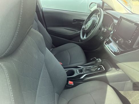 Used 2022 Toyota Corolla LE image 6
