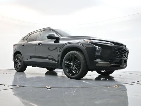 Used 2024 Chevrolet Trax ACTIV w/ Driver Confidence Package image 36