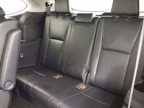 Used 2021 Toyota Highlander XLE FWD image 17