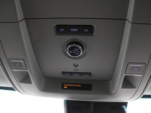 Used 2018 Chevrolet Suburban Premier image 22