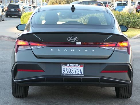Certified 2025 Hyundai Elantra Sport w/ Cargo Package image 4