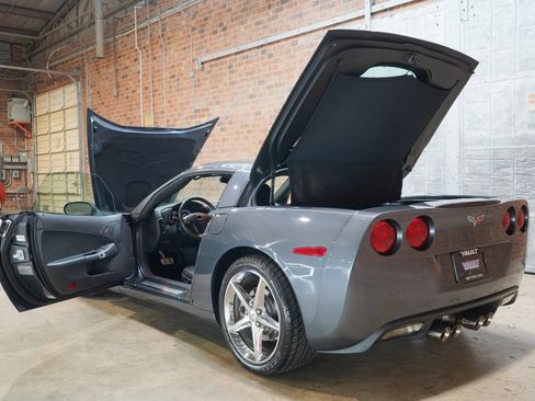 Used 2011 Chevrolet Corvette Coupe w/ Preferred Equipment Group RWD image 27